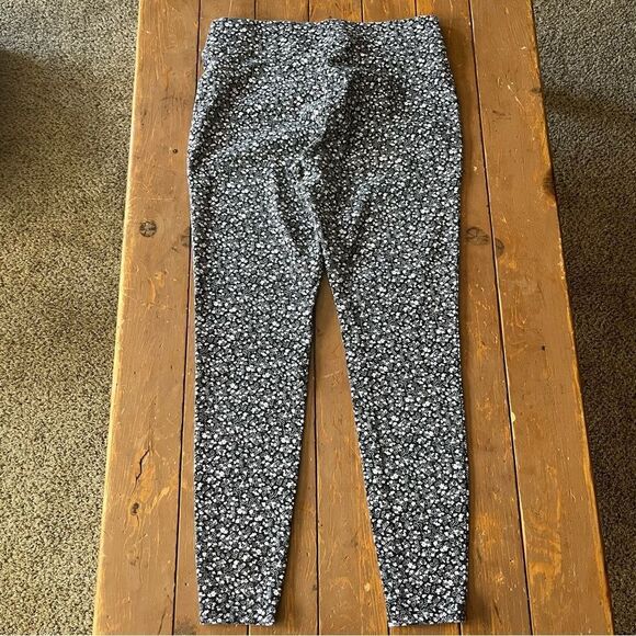 Lands’ End Floral Daisy Black And White Leggings - Picture 2 of 7